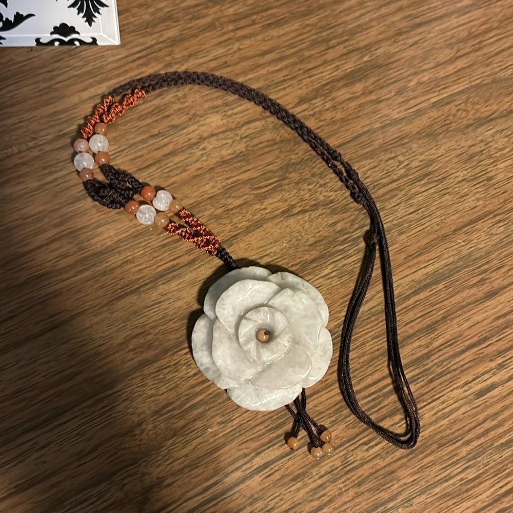 Chunky jade flower necklace